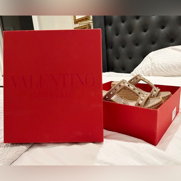 Valentino Garavani Rockstud Torchon T-Strap Espadrille Sandals - EUC - 38 - Picture 7 of 12